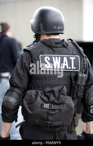 DATUM DER FREIGABE: 2011. FILMTITEL: S.w.a.t. Feuergefecht. STUDIO: Stufe 6 Filme. PLOT:. IM BILD:. Stockfoto