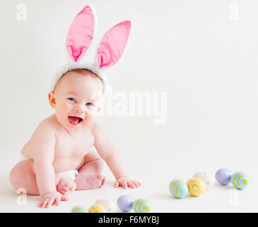 Baby mit Hasenohren Stockfoto