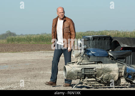 Erscheinungsdatum: 28. September 2012 Film Titel: Looper STUDIO: TriStar Bilder Direktor: RIAN JOHNSON PLOT: eine Killer, der arbeitet für der Mob der Zukunft man seine erkennt Ziele als seine Zukunft selbst Bild: BRUCE WILLIS als Joe (Zukunft) (Credit Bild: C TriStar Pictures/Entertainment Pictures) Stockfoto