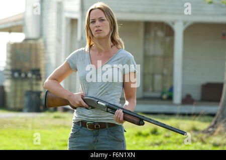 Erscheinungsdatum: 28. September 2012 Film Titel: Looper STUDIO: TriStar Bilder Direktor: RIAN JOHNSON PLOT: eine Killer, der arbeitet für der Mob der Zukunft man seine erkennt Ziele als seine Zukunft selbst Bild: EMILY BLUNT als Sara (Credit Bild: C TriStar Pictures/Entertainment Pictures) Stockfoto