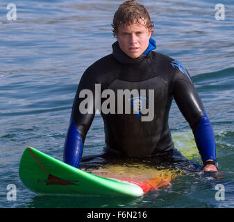 Erscheinungsdatum: 26. Oktober 2012 Titel: Jagd nach Mavericks STUDIO: Canal Plus Direktor: Michael Apted, Curtis Hanson PLOT: als junge Jay Moriarity entdeckt, dass die mythische Mavericks Pause Surfen, eines der größten Wellen auf der Erde existiert nur Meilen von seinem Santa Cruz nach Hause, er wirbt die Hilfe von lokalen Legende frostigen Hesson, ihn zu überleben Bild zu trainieren: JONNY WESTON als Jay Moriarity (Credit : c Twentieth Century Fox Filme/Unterhaltung Bilder) Stockfoto