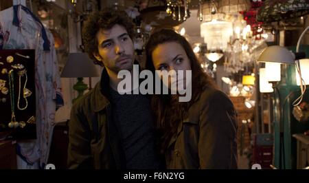 Datum der Freigabe: 20. Dezember 2013 Titel: The Past aka Le passe STUDIO: Sony Bilder Classics DIRECTOR: Asghar Farhadi PLOT: ein iranischer Mann verläßt seine französische Frau und zwei Kindern in seine Heimat zurückzukehren. In der Zwischenzeit seine Frau startet eine neue Beziehung, eine Realität ihres Mannes konfrontiert, auf Wunsch seiner Frau nach einer Scheidung Bild: TAHAR RAHIM als Samir und BERENICE BEJO als Marie Brisson (Credit: C Sony Bilder Classics/Entertainment Pictures) Stockfoto