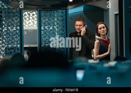 22. Januar 2014 - Hollywood, USA - NON-STOP (2014)... LIAM NEESON... MICHELLE DOCKERY... JAUME COLLET-SERRA (DIR).  (Bild Kredit: C Gesicht zu Gesicht/Unterhaltung Bilder) Stockfoto