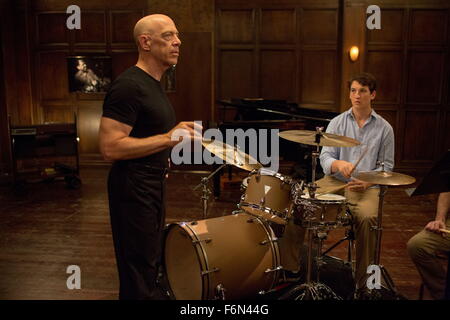 Erscheinungsdatum: 10. Oktober 2014 Titel: Whiplash-STUDIO: Sony Bilder Classics DIRECTOR: Damien Chazelle PLOT: ein junger Musiker Kämpfe zu machen, als ein Top jazz-Schlagzeuger Bild: MILES TELLER als Andrew Neyman und j.k. SIMMONS als Terence Fletcher (Credit: C Sony Bilder Classics/Entertainment Pictures) Stockfoto