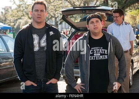 Datum der Freigabe: 13. Juni 2014 Titel: 22 Jump Street STUDIO: Columbia Bilder Regie: Phil Lord, Christopher Miller PLOT: nach, die ihren Weg bis zum Abitur (zweimal), große Veränderungen sind im Store für Offiziere Schmidt und Jenko wenn sie tiefer gehen undercover an einer örtlichen Hochschule Bild: CHANNING TATUM als Jenko und JONAH HILL als Schmidt (Credit: C Columbia Pictures/Entertainment Pictures) Stockfoto