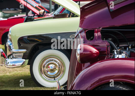Wunderschön restaurierte Oldtimer in bunten Display auf die Männer von Grace Car Show in Snellville, Georgia, Atlanta vor den Toren. Stockfoto