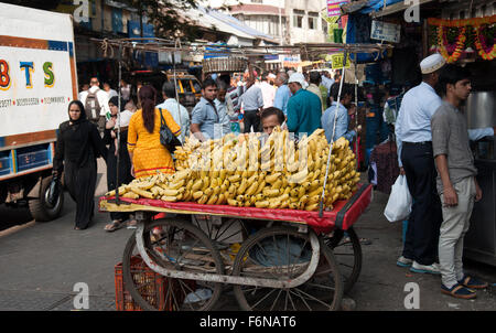 Die Banane stammt Verkäufer in Mumbai, Indien Stockfoto