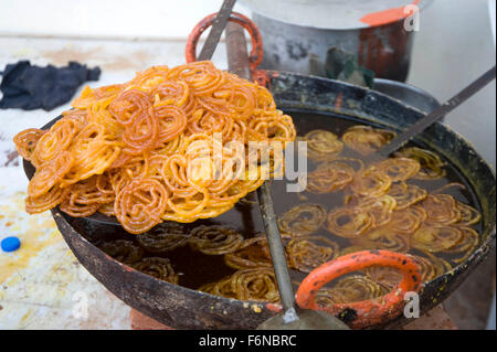 Sweet Jalebi, Shri Godham Mahatirth Pathmeda, Meda Jageer, Pathmeda, Sanchore, Rajasthan, Indien, Asien Stockfoto