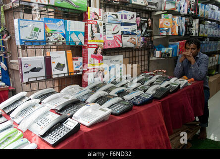 Das Bild des Telefon-Shop aufgenommen in Crawford Market, Mumbai, Indien Stockfoto