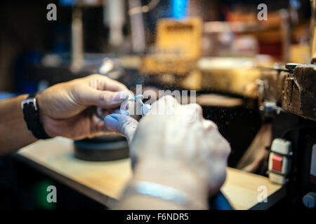 Einatmen von Staub-Teilchen herumfliegen während der Arbeit kann gefährlich sein Stockfoto