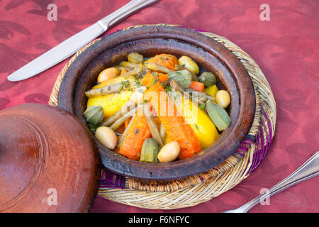 Tajine, ein traditionelles marokkanisches Gericht Stockfoto