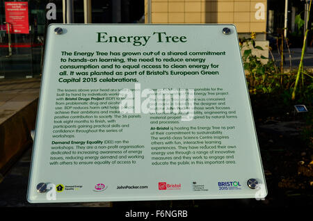 Bristol, UK. 18. November 2015. Großbritannien Wetter Bristol Millennium Square an einem kalten, sonnigen Morgen. Knackig und klar in Bristol nach Sturm fegt Barney in ganz Großbritannien. Bildnachweis: Robert Timoney/Alamy Live-Nachrichten Stockfoto