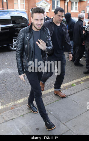 London, UK, 12. November 2015: Liam Payne bei BBC Maida Vale Studios nach der Live Lounge in London gesehen Stockfoto