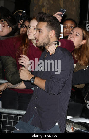 London, UK, 12. November 2015: Liam Payne bei BBC Maida Vale Studios nach der Live Lounge in London gesehen Stockfoto