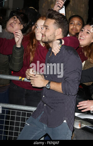 London, UK, 12. November 2015: Liam Payne bei BBC Maida Vale Studios nach der Live Lounge in London gesehen Stockfoto