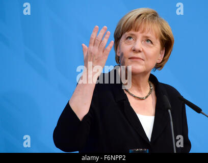 Datei - eine Archiv Bild vom 17. Juli 2014, zeigt deutsche Bundeskanzlerin Angela Merkel (CDU) während ihr 60. Geburtstagsfeier am Konrad-Adenauer-Haus in Berlin, Deutschland. Foto: Soeren Stache/dpa Stockfoto