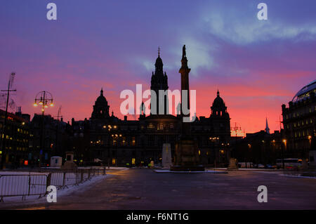 George Square bei schwachem Licht in Glasgow Stockfoto