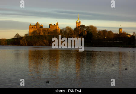 Linlithgow Palace und Loch Schottland Stockfoto