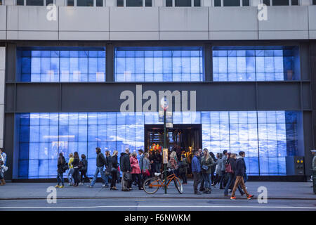 Der Hollister Store auf der Fifth Avenue in New York