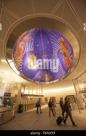 Eingang zur neuen U-Bahn-Verlängerungsstation Nr. 7 in Hudson Yards an der 34th Street und 11th Avenue in der Nähe des Javits Center in Manhattan Stockfoto