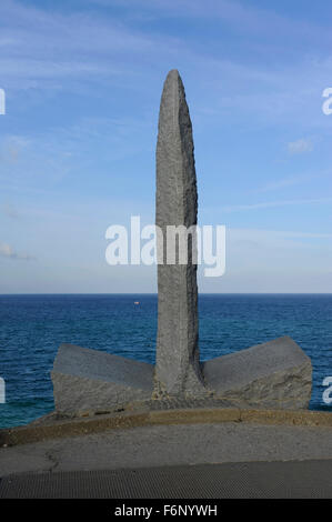 D-Day, Ranger Denkmal, Granit Dolch auf Bunker, Pointe du Hoc, Landung Strand, Calvados, Normandie, Normandie, Frankreich, WWII Stockfoto