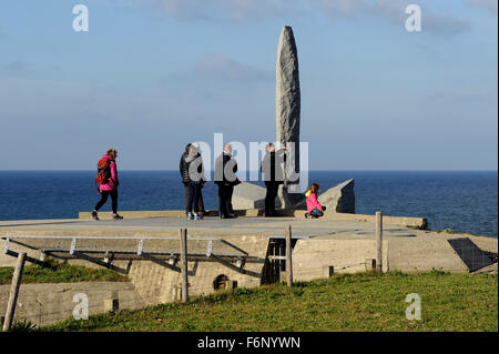 D-Day, Ranger Denkmal, Granit Dolch auf Bunker, Pointe du Hoc, Landung Strand, Calvados, Normandie, Normandie, Frankreich, WWII Stockfoto