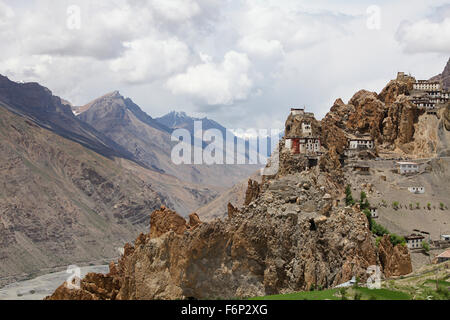 SPITI VALLEY - dhankar Kloster Blick von außen Fort Kloster auf einem 300 Meter hohen gebaut mit Blick auf den Zusammenfluss von Spiti und Stift Flüsse Sporn Stockfoto