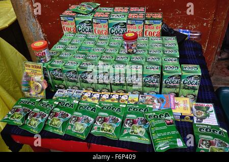 Coca-Blätter - Markt in AYABACA. Abteilung von Piura. Peru Stockfoto