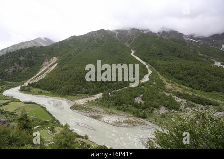 SPITI VALLEY - Ansichten von Chitkul Dorf zu Rakchham Dorf im Sangla & Rakchham Tal in Himachal Pradesh in Indien Stockfoto