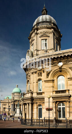 Großbritannien, England, Yorkshire, Hull, Carr Lane, Rathaus und Maritime Museum im ehemaligen Dock-Büros Stockfoto