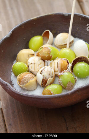 Salz geröstet Ginkgonüsse, japanisches Essen, Nahaufnahme Stockfoto