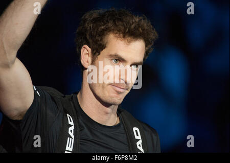 O2 Arena, London, UK. 18. November 2015. Barclays ATP World Tour Finals. Andy Murray (GBR) kommt auf Platz Rafael Nadal (ESP) in Tag 4 Einzel-Match zu spielen. Murray wird von dominanten Nadal 6-4, 6-1 besiegt. Bildnachweis: Sportsimages/Alamy Live-Nachrichten Stockfoto