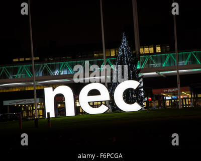 NEC-Schild mit Weihnachtsbaum am Main Eintritt In Birmingham UK Stockfoto