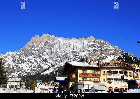 Winterlandschaft in Österreich Alpen, Schnee, Sonne und verschneite Winterlandschaft Stockfoto