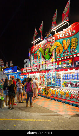 Eine Lineup auf die Pete Gurken stehen. Canadian National Exhibition (CNE), Toronto, Ontario, Kanada. Stockfoto