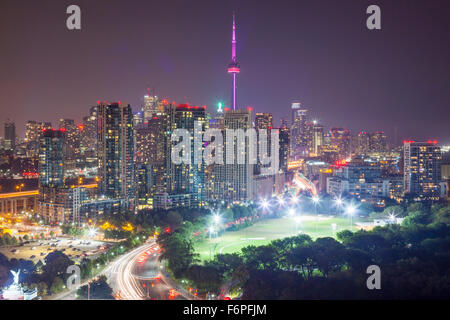 Einen erhöhten Blick auf die Skyline von Toronto, Exhibition Place entnommen. Toronto, Ontario, Kanada. Stockfoto