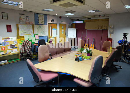Camden, London, UK. 18. November 2015. Die Gemeindeversammlung Zimmer des Projekts Camden Mutterschiff im verlassenen ehemaligen Gehäuse und Sozialfürsorge Büros des Camden Council in West Hampstead. Bildnachweis: Mark Kerrison/Alamy Live-Nachrichten Stockfoto