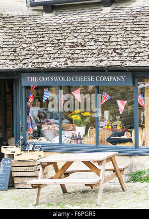 Das Cotswold Cheese Company Shop in Burford, UK Stockfoto