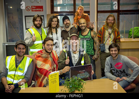 Camden, London, UK. 18. November 2015. Besatzer aus dem Camden-Mutterschiff-Projekt in den ehemaligen Gehäuse und Sozialfürsorge Büros des Camden Council in West Hampstead. Bildnachweis: Mark Kerrison/Alamy Live-Nachrichten Stockfoto