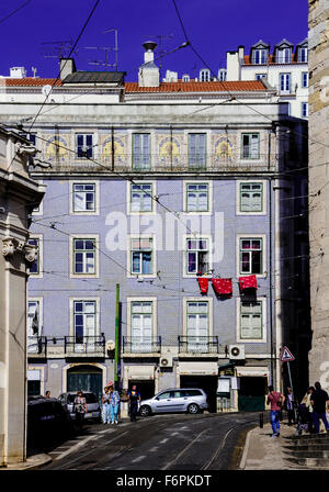 Schöne und charakteristische Fassaden mit Azulejos. Lissabon, Portugal Stockfoto