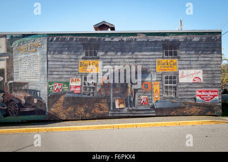 Das Wandbild, The Hong Hing Waterfront Store, von Paul Marcano, in der Stadt Chemainus, British Columbia, Kanada. Stockfoto