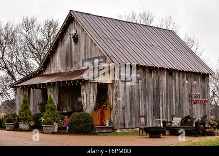 Alte Scheune und Galerie des Künstlers David Arme in Leipers Gabel, Tennessee. Stockfoto