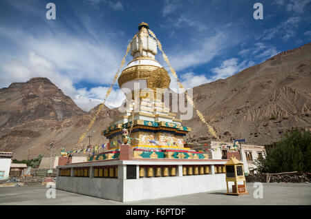 Gold bedeckt buddhistische Stupa in der alten Tabo Kloster, Spiti Valley, Himachal Pradesh, Nordindien Stockfoto