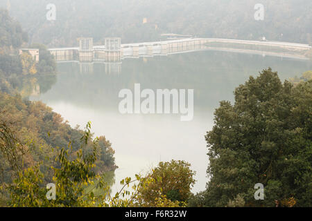 Sau-See im Nebel. Barcelona. Cataluña. Spanien. Europa Stockfoto