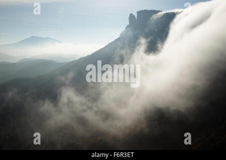 Nebel. Salz Sallent Wasserfall. Rupit. Osona Region. Barcelona. Cataluña. Spanien. Europa Stockfoto