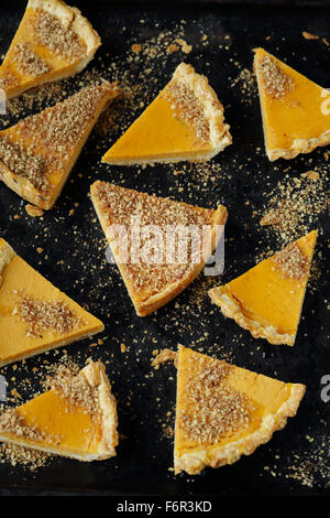 Scheiben von Kürbiskuchen, Lebensmittel-Draufsicht Stockfoto