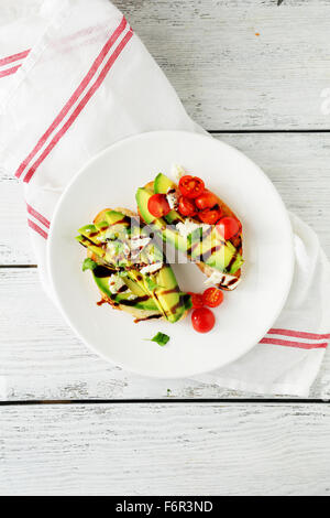 zwei sandwich mit Avocado und Tomaten, Essen-Draufsicht Stockfoto