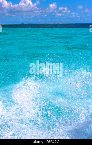 Boden Sie in Mexiko Froath und blauen Schaum Sea Drop Sonnentag Welle Stockfoto