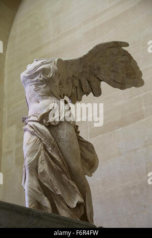 Hellenistischen Stil. Winged Sieg von Samothrace. 2. Jahrhundert vor Christus. Marmor. Louvre-Museum. Paris. Frankreich. Stockfoto