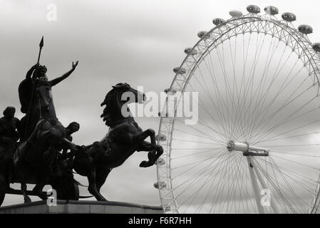 Die Statue von Boadicea unter Big Ben in Westminster, London, UK, in der Nähe das House of Parliament in London Eye Stockfoto